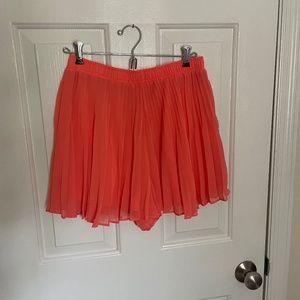 Pleated shorts